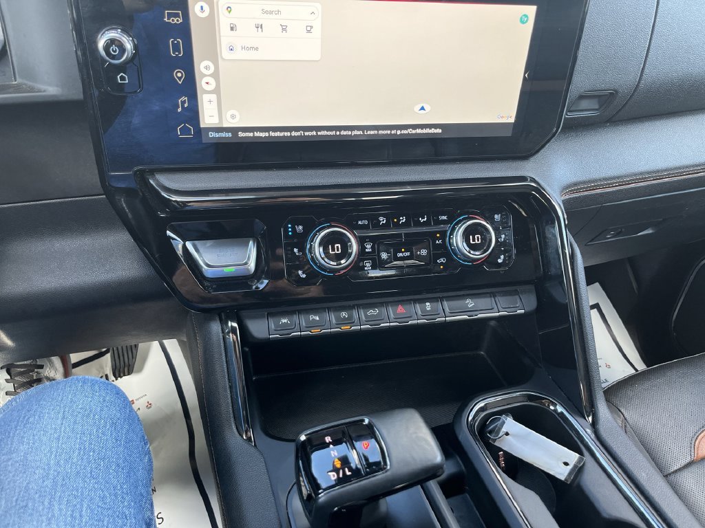 Used 2023 White GMC AT4 image 24