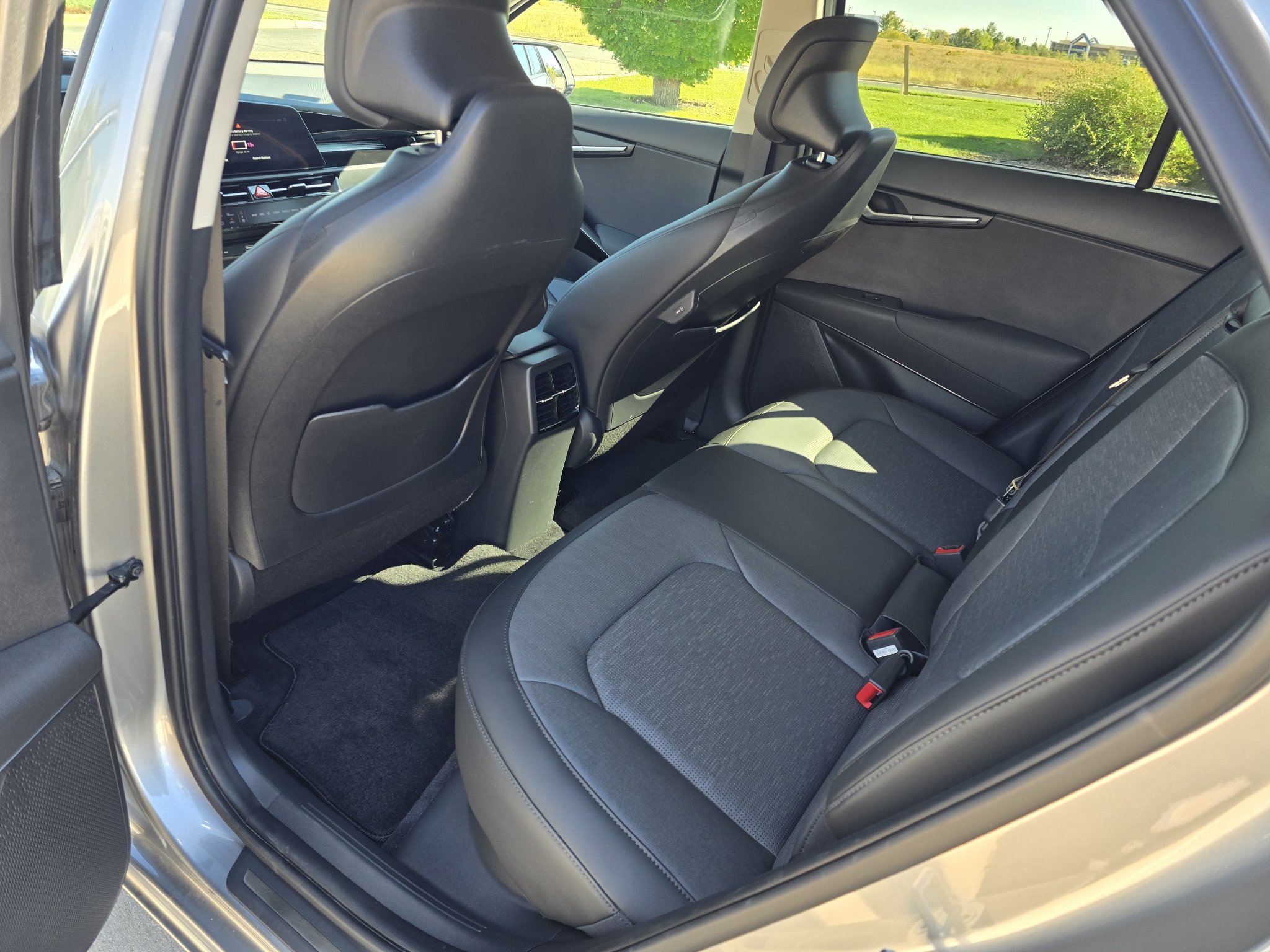 Used 2023 Steel Gray Kia Wave image 14