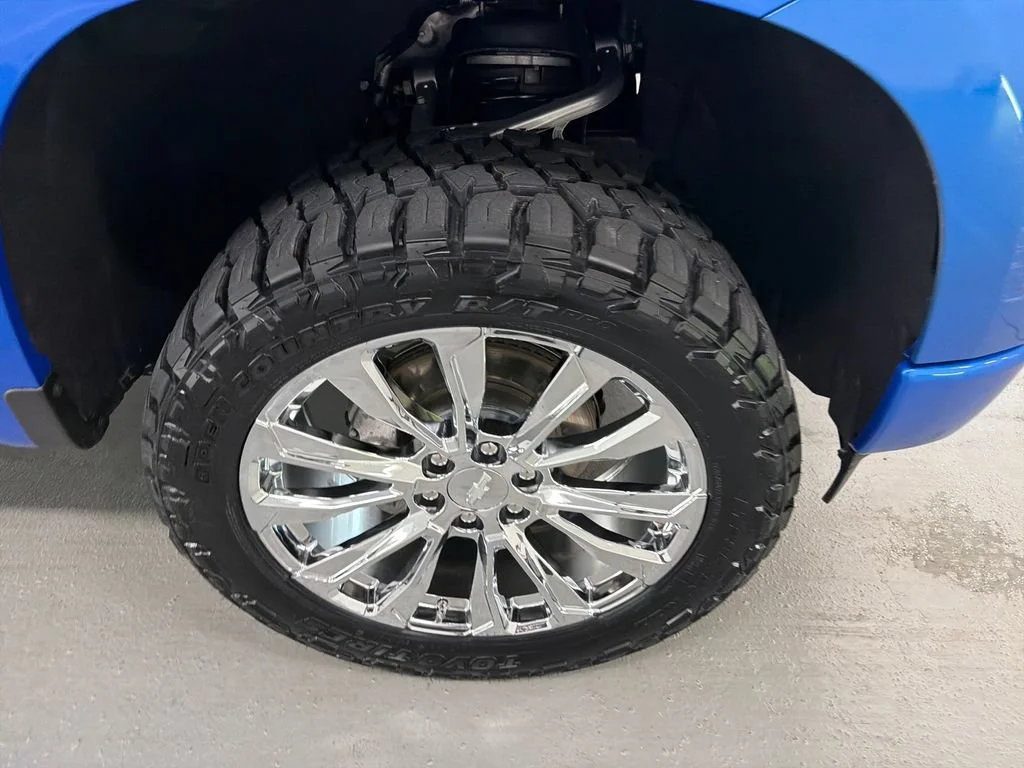 Used 2026 Riptide Blue Metallic Chevrolet RST image 4