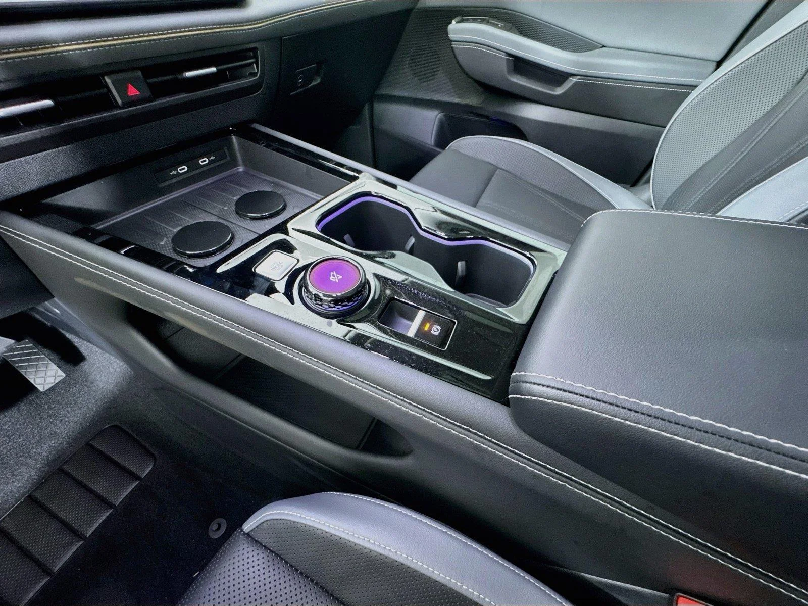 New 2027 Sandstone Volkswagen SE w/Technology image 35