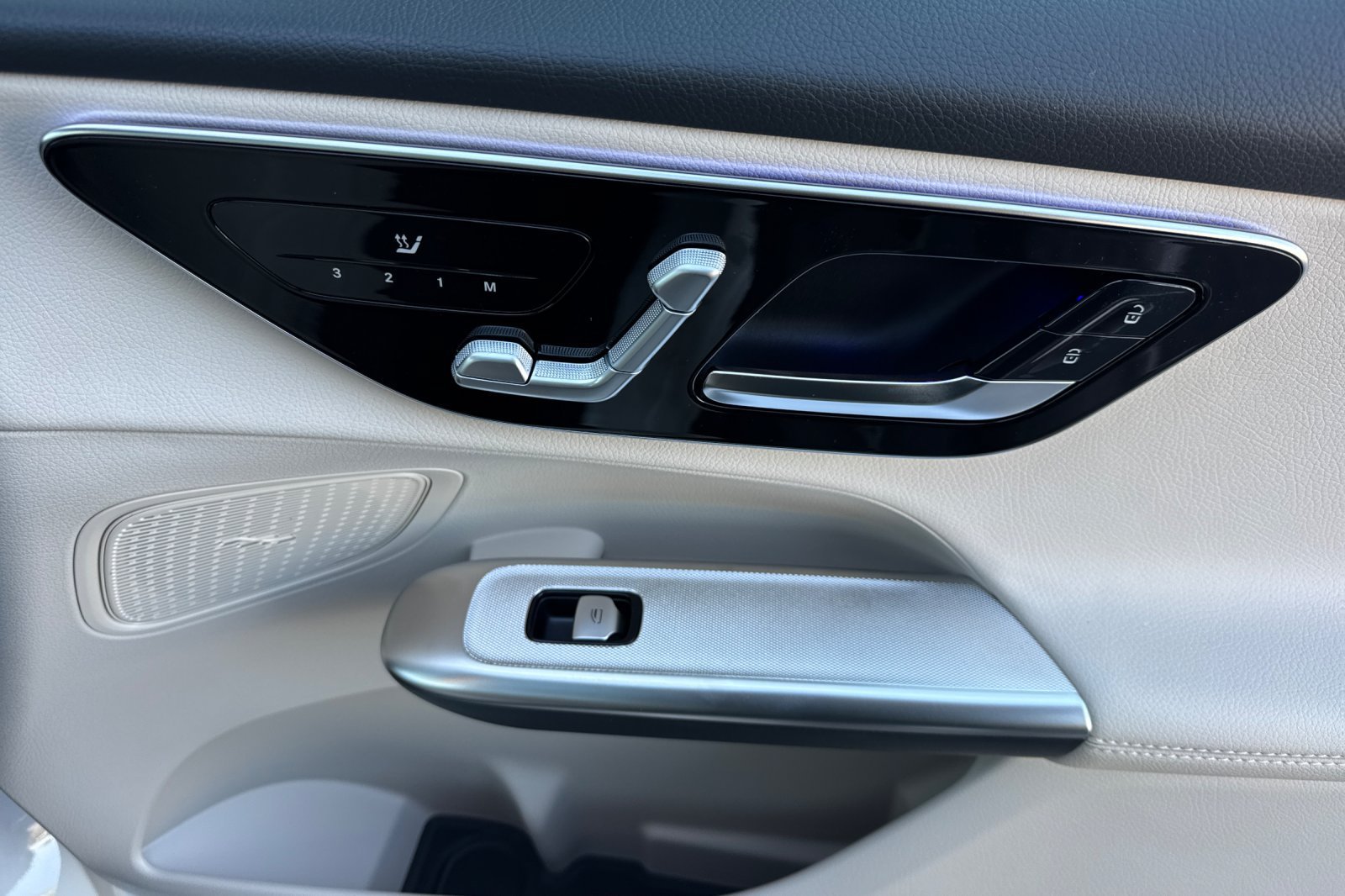 New 2027 Polar White Mercedes-Benz GLC 300 image 35