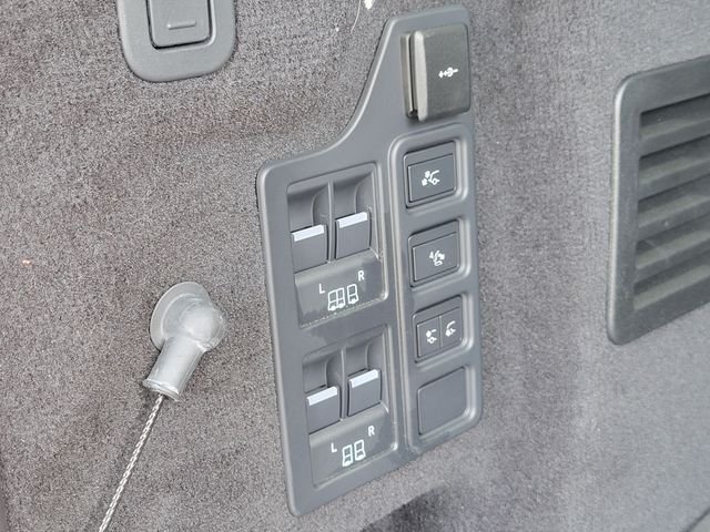 Used 2025 Bronze Land Rover Dynamic SE image 23
