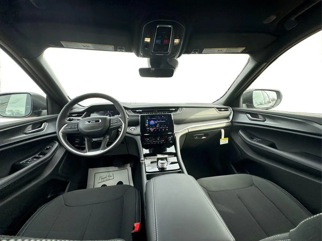 New 2026 Diamond Black Crystal Pearlcoat Jeep Laredo X image 23