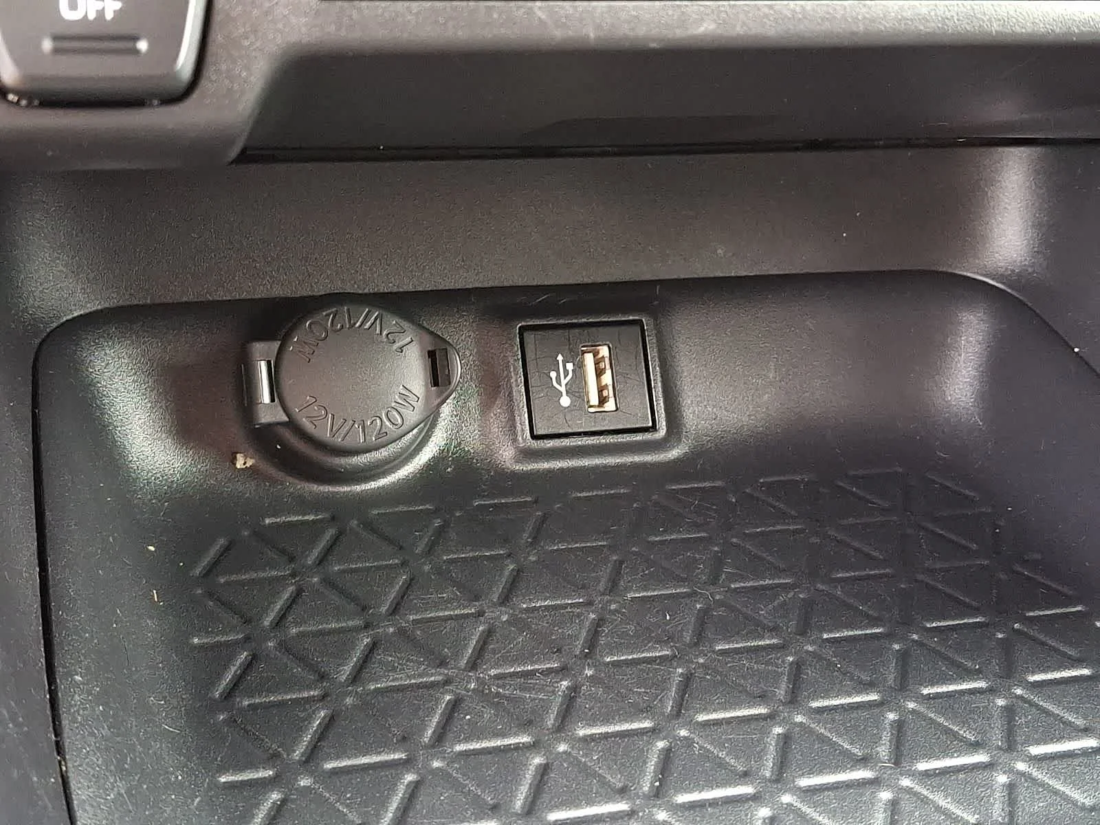 Certified Used 2025 Magnetic Gray Metallic Toyota XLE image 29