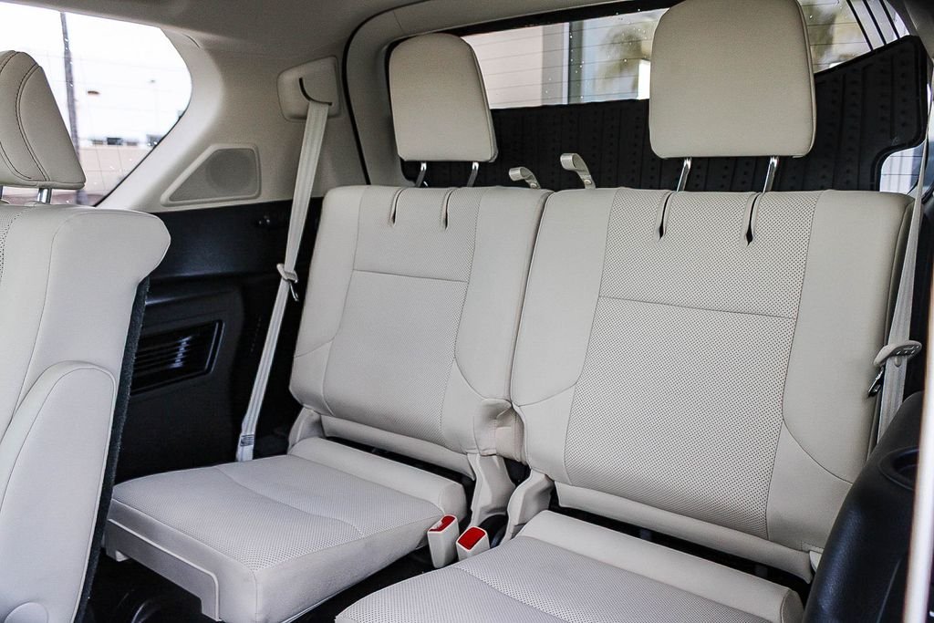 Used 2022 Silver Lexus 460 image 19