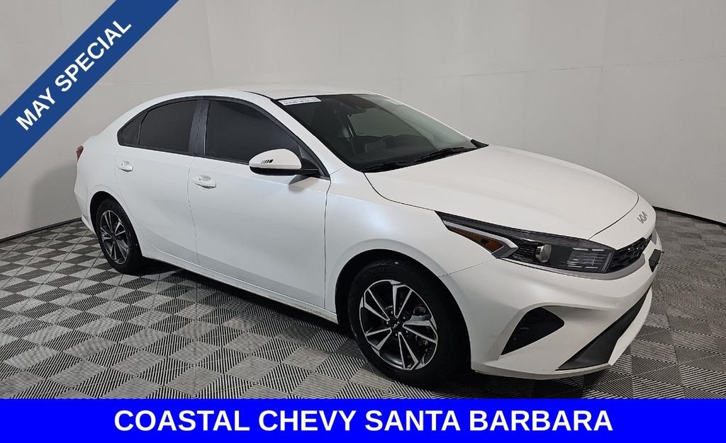 2024 Kia Forte LXS AT's photo