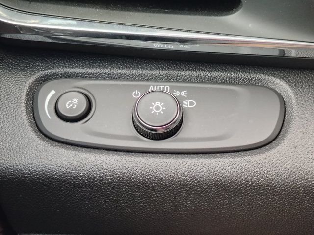 Used 2025 White Buick Preferred image 21