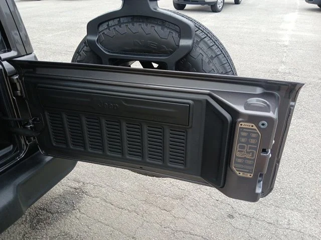 New 2026 Granite Crystal Metallic Clear-Coat Exterior Paint Jeep 85th Anniversary Edition image 17