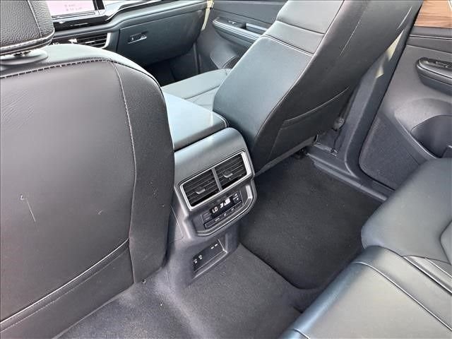 Used 2025  Volkswagen 2.0T SE w/Technology image 16