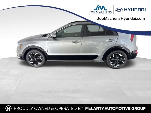 Used 2023 Gray Kia Wind image 9
