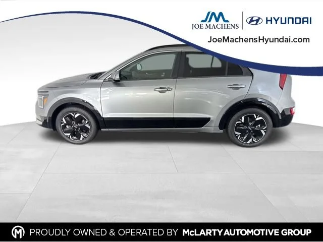 Used 2023 Gray Kia Wind image 9