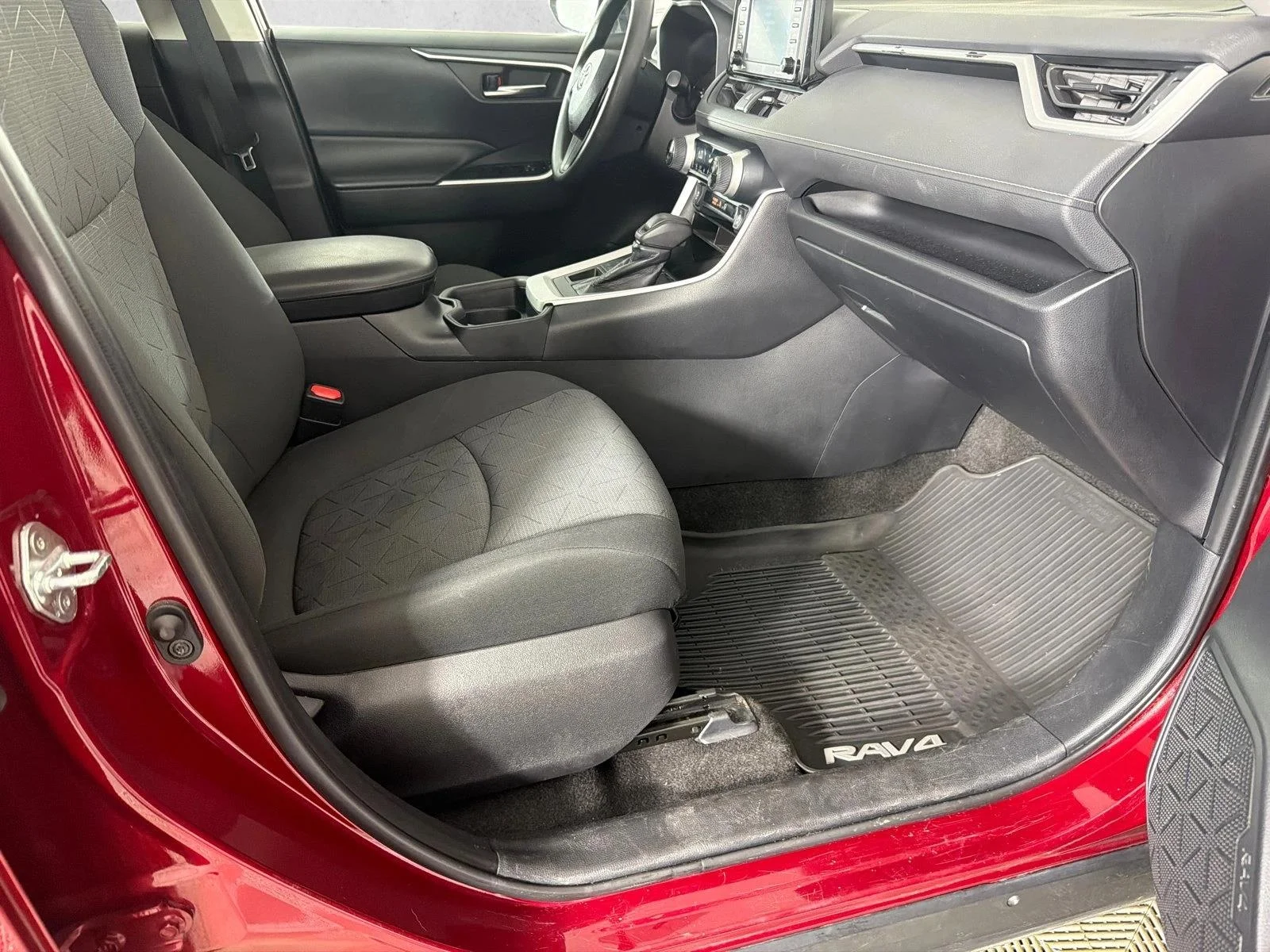 Used 2020 White Toyota XLE image 14