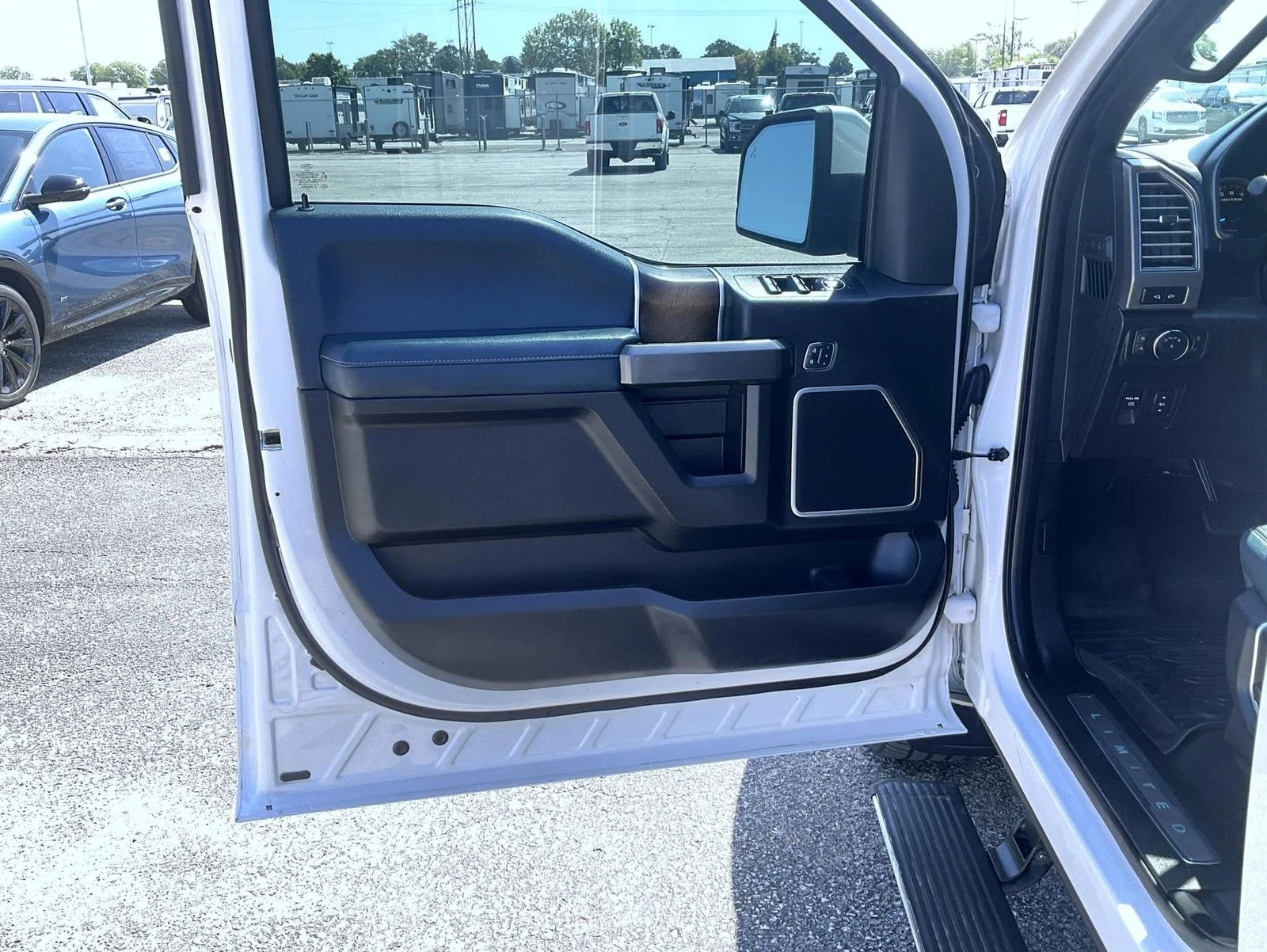 Used 2018 White Ford Limited image 9