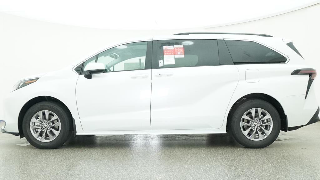 New 2026 Wind Chill Pearl Toyota XLE image 2