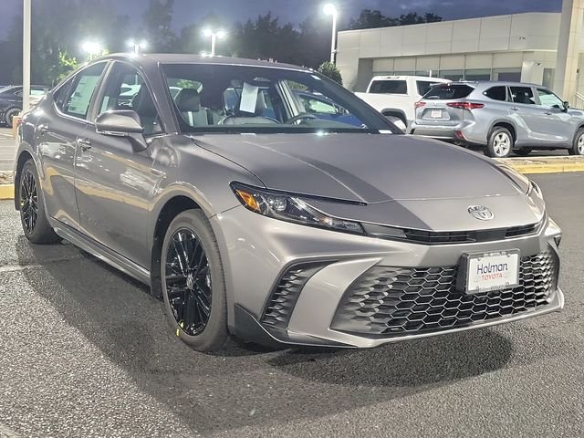 Used 2025  Toyota SE image 2