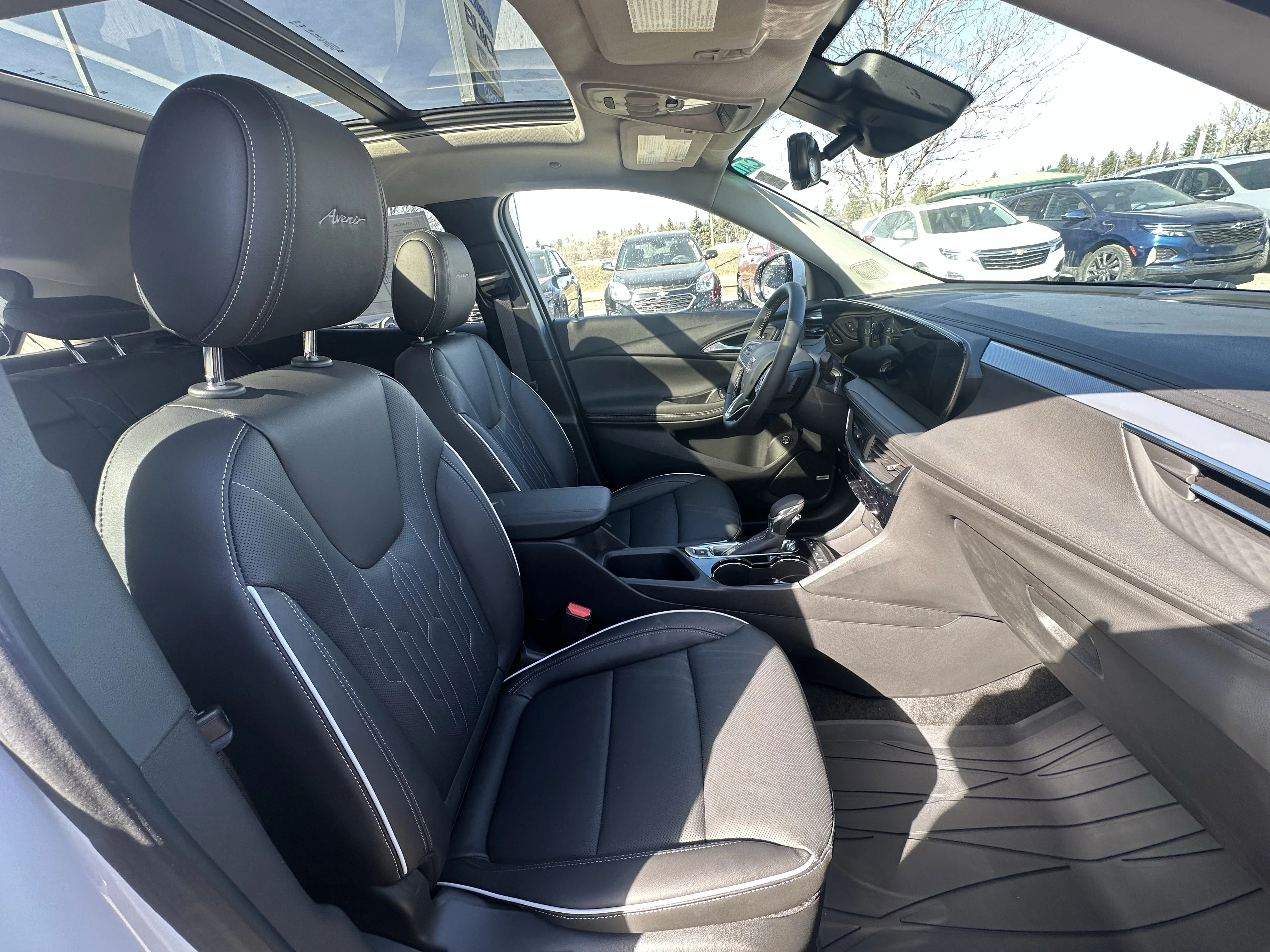 New 2026 White Frost Tricoat Buick Avenir image 19