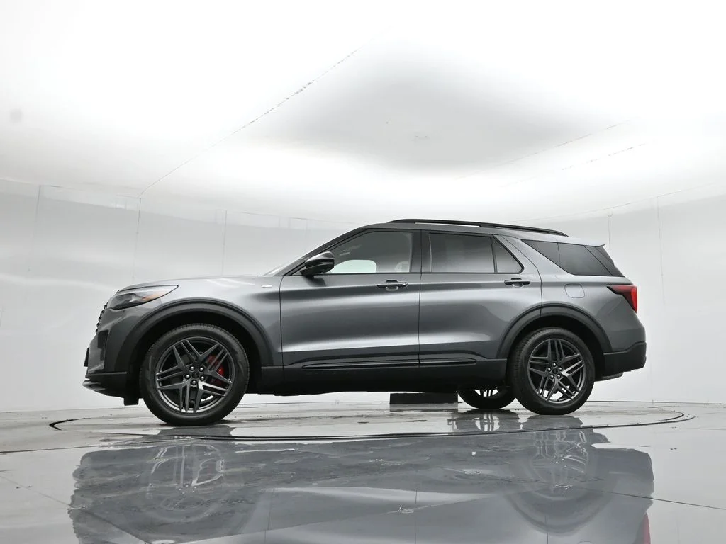 New 2026 Carbonized Gray Metallic Ford ST-Line image 56