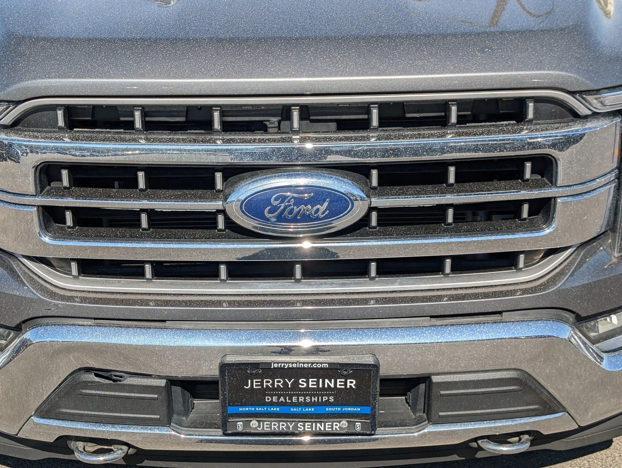 Used 2023 Gray Metallic Ford LARIAT image 10