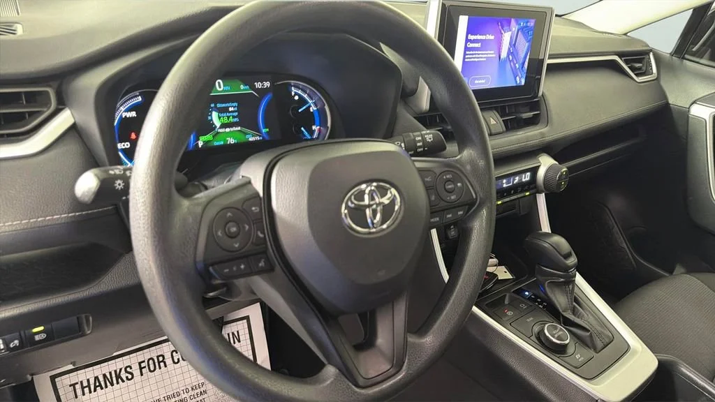 2025 Toyota RAV4 XLE - Photo 21
