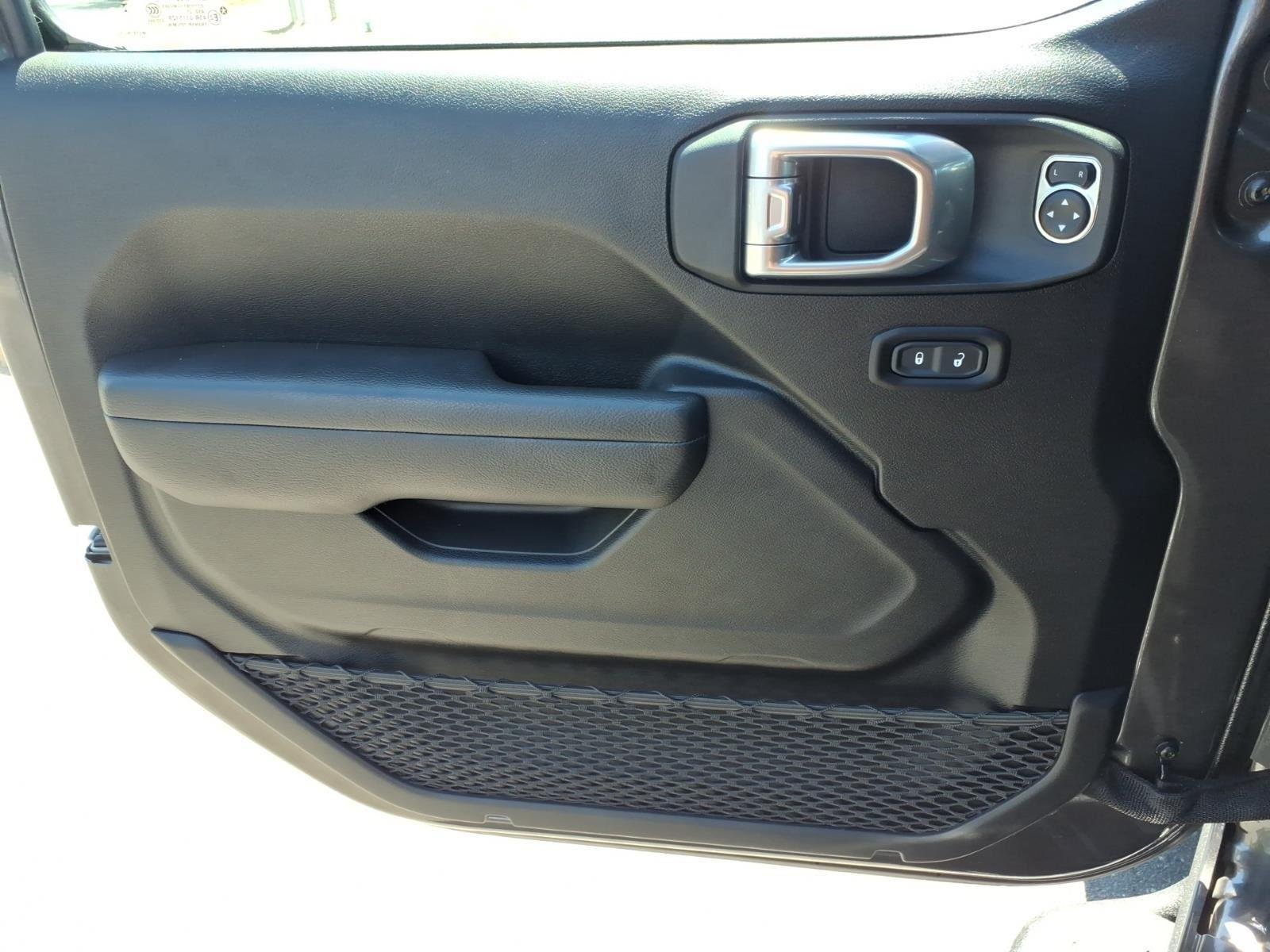 Used 2025 Granite Crystal Metallic Clearcoat Jeep Mojave image 31