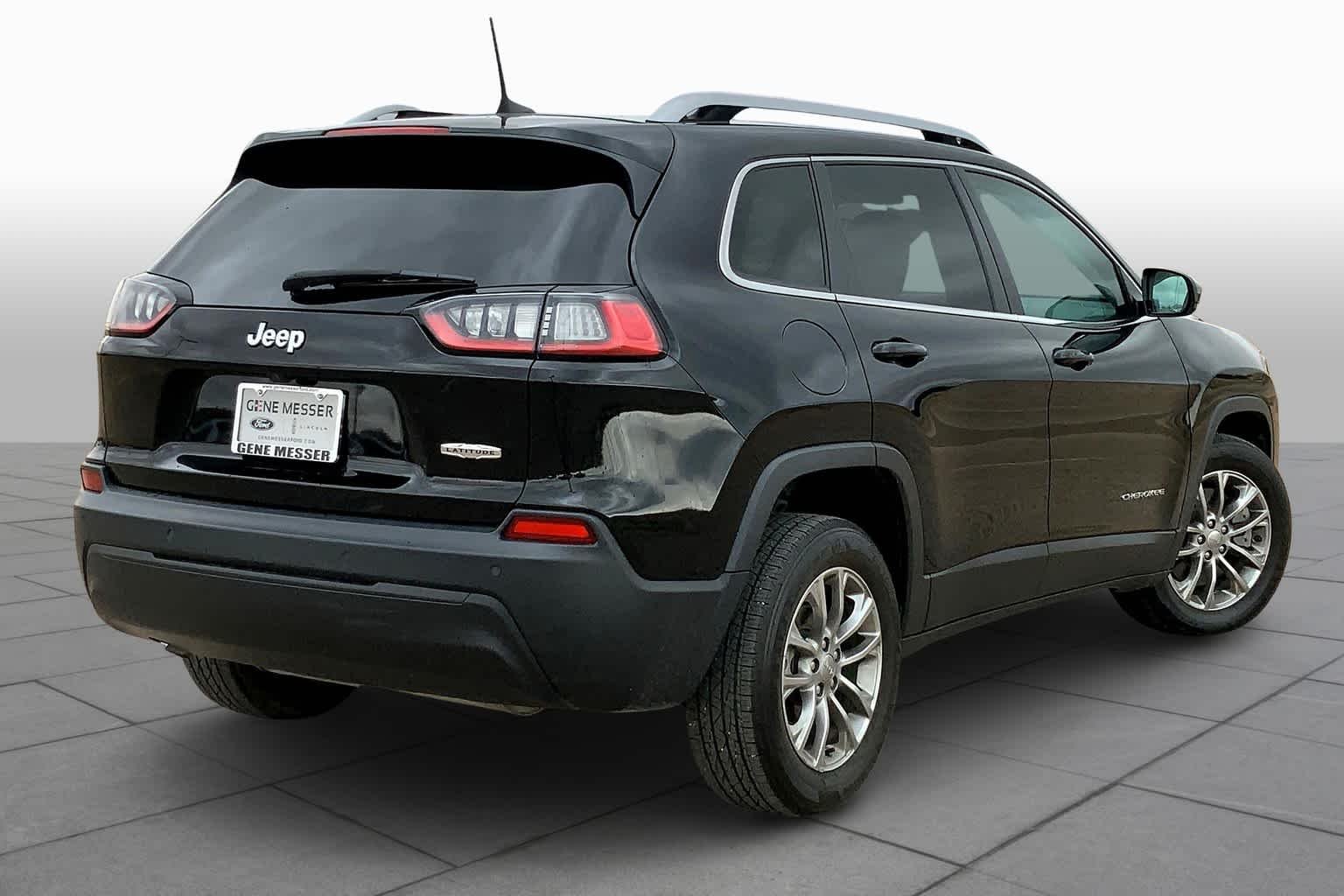 Used 2019 Diamond Black Crystal Pearlcoat Jeep Latitude Plus image 13