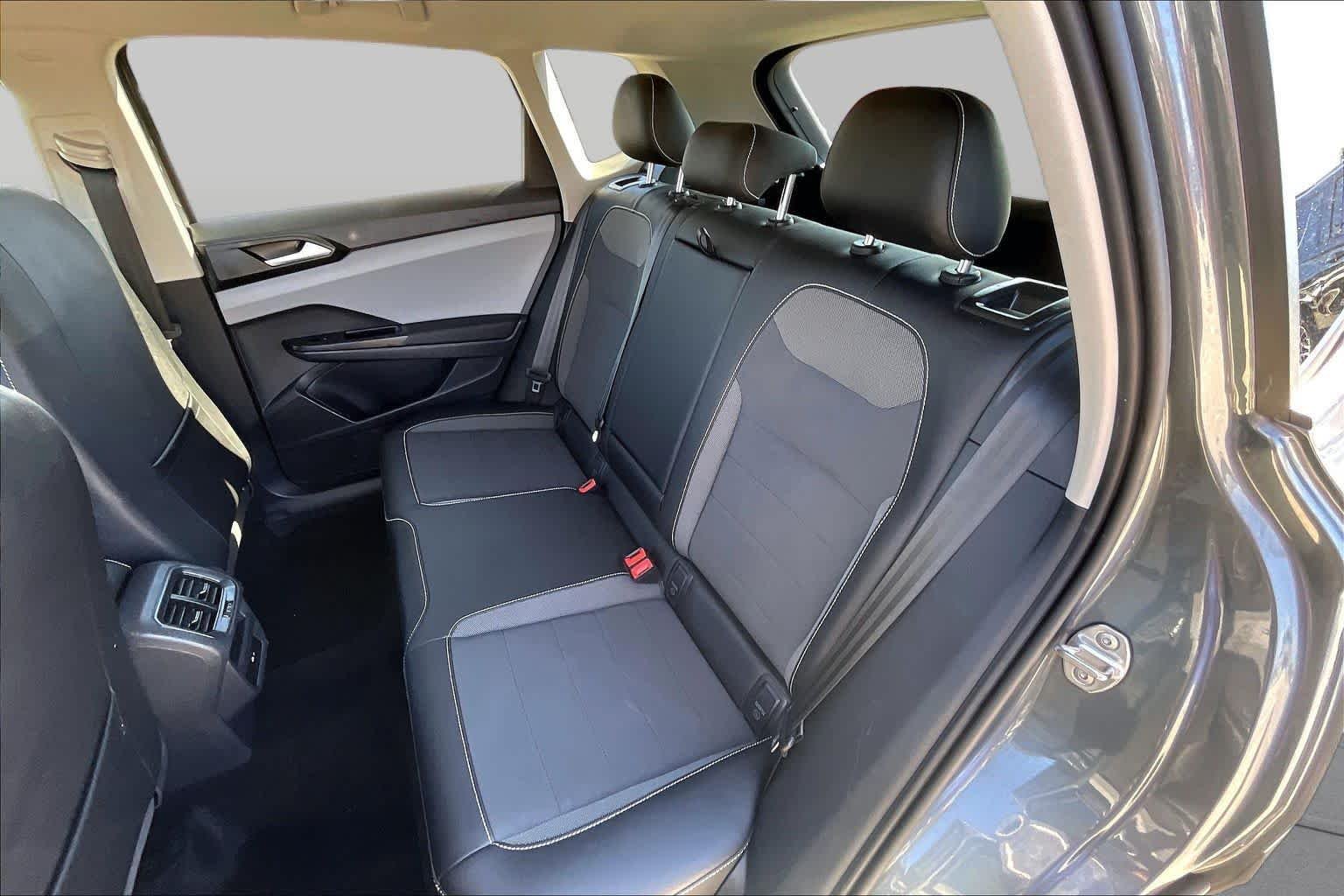 Used 2022 Platinum Gray Metallic Volkswagen SE image 20