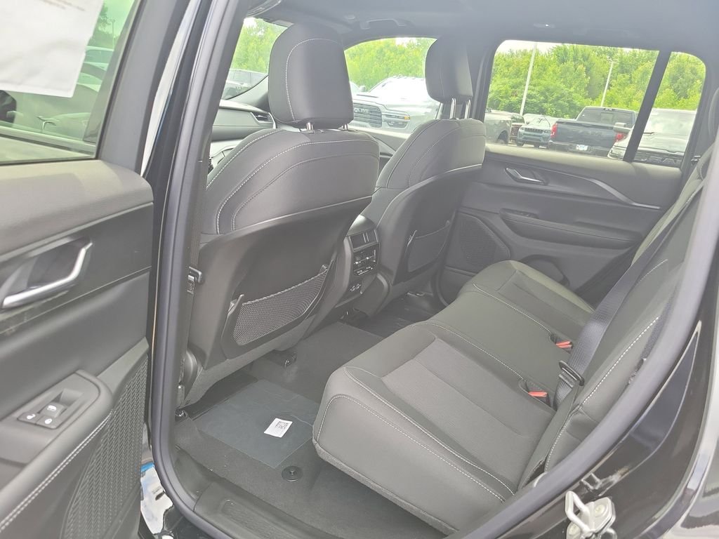 New 2026 Diamond Black Crystal Pearlcoat Jeep Laredo X image 11