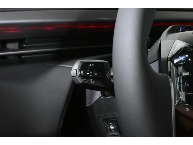 New 2027 Vancouver Green Metallic BMW 40 xDrive image 22