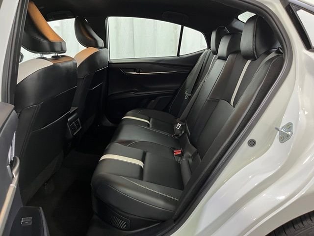 2025 Toyota Camry SE - Photo 11