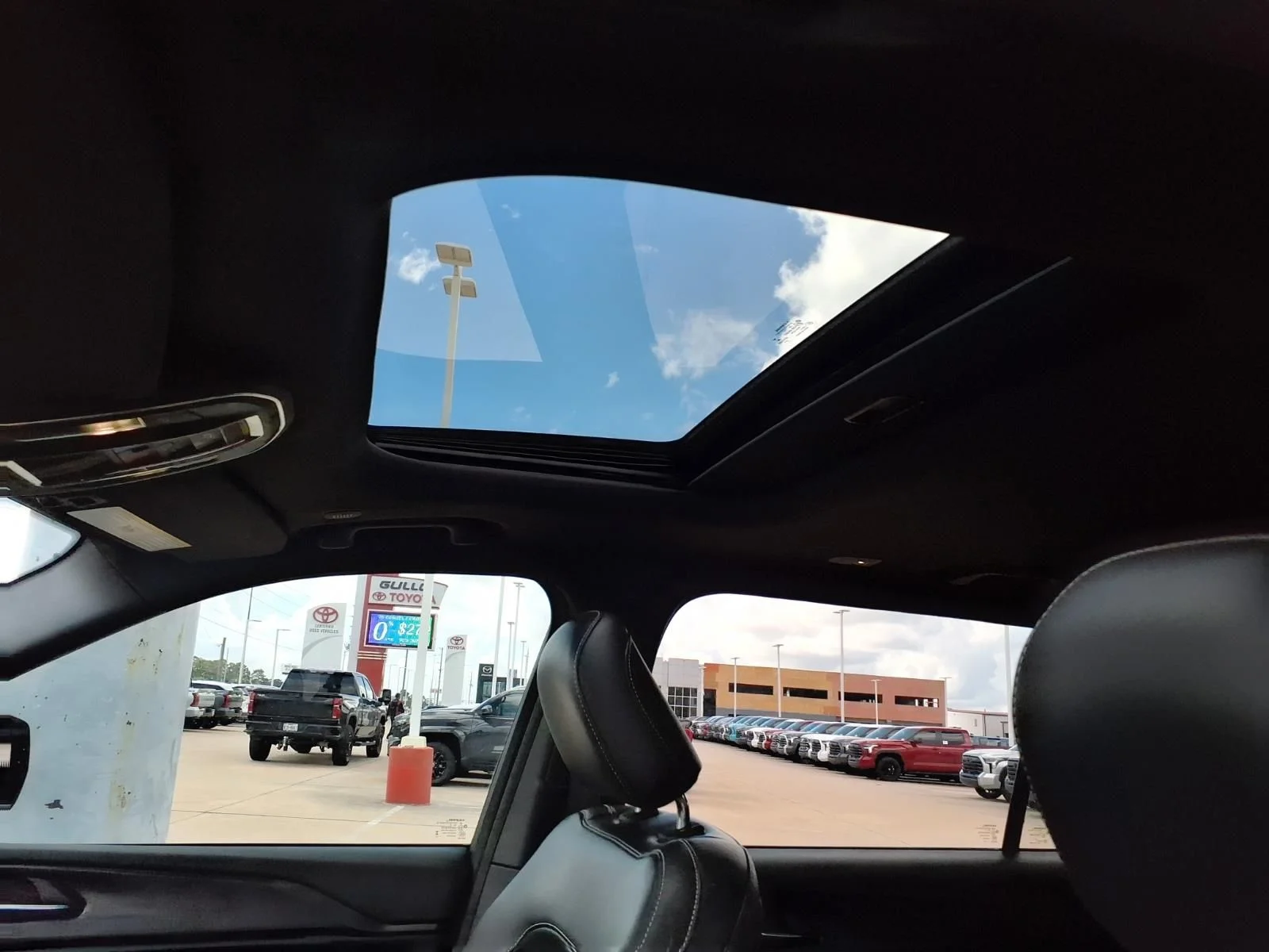 Used 2023 Silver Jeep Altitude image 12