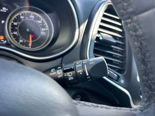 Used 2023 Gray Jeep Altitude image 25