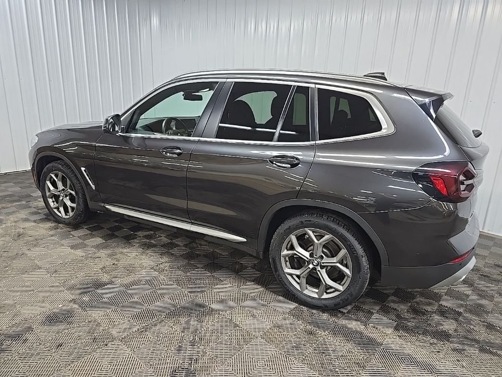 Used 2024 Gray BMW xDrive30i image 4