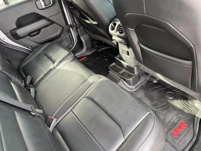 Used 2018 Silver Jeep Sahara 4x4 image 25