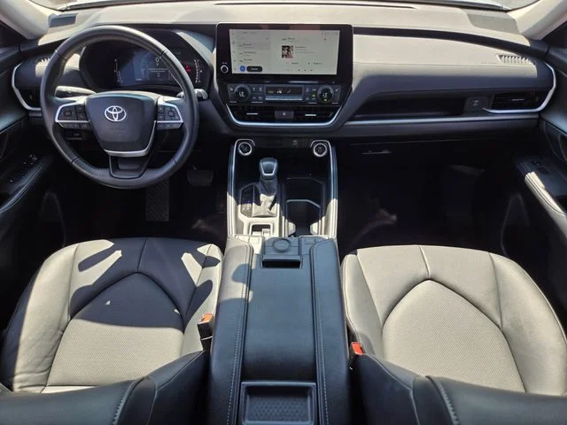Used 2025 Silver Toyota XLE image 14