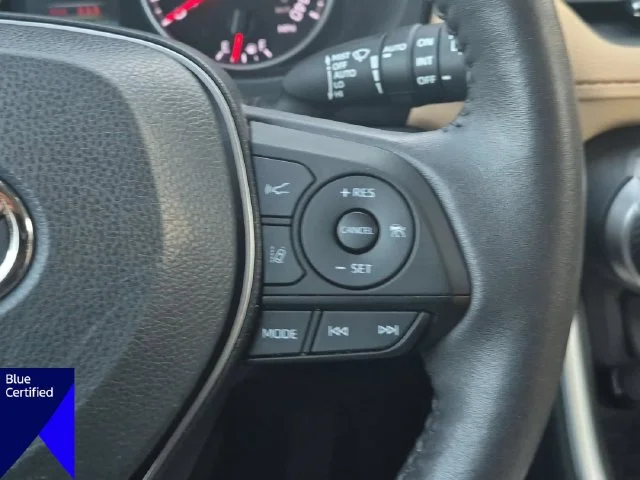 Used 2022 Black Toyota XLE Premium image 19