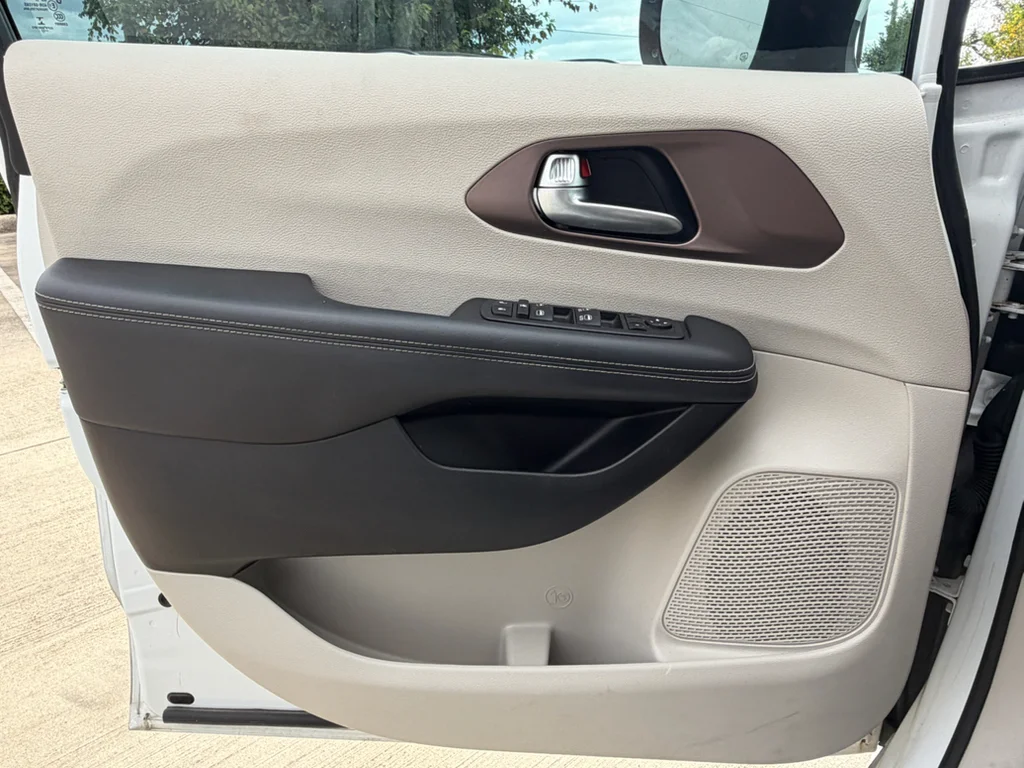 Used 2023 Bright White Clearcoat Chrysler LX image 21