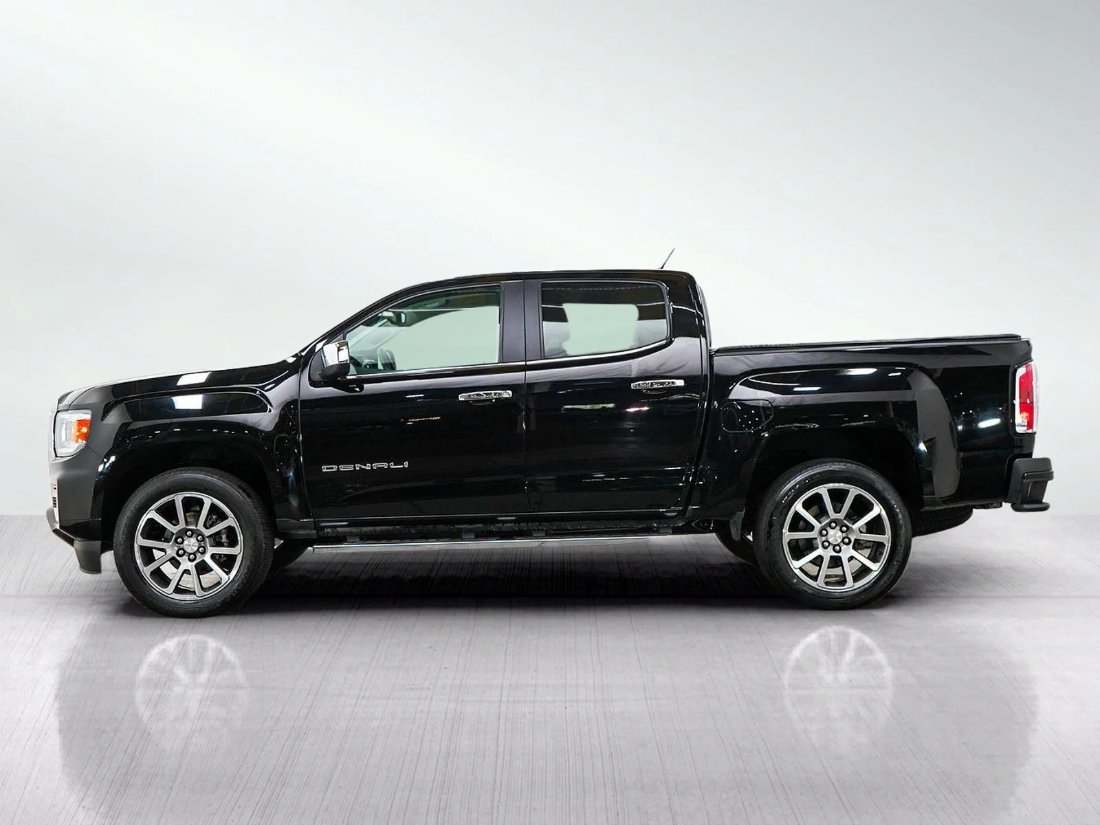 Used 2022 GMC Canyon Denali with VIN 1GTG6EEN9N1204344 for sale in Eden Prairie, Minnesota