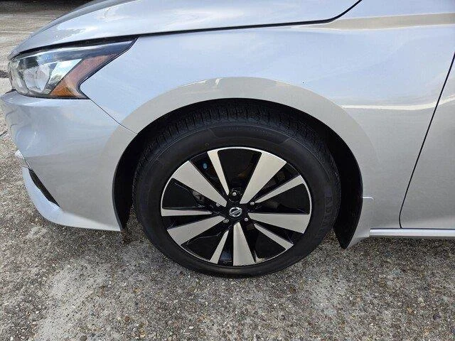 Used 2021 Brilliant Silver Metallic Nissan 2.5 SL image 10