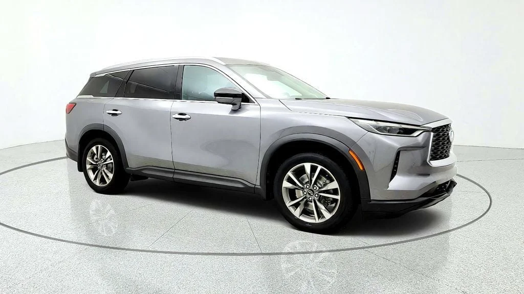 Used 2023 Graphite Shadow INFINITI LUXE FWD image 3