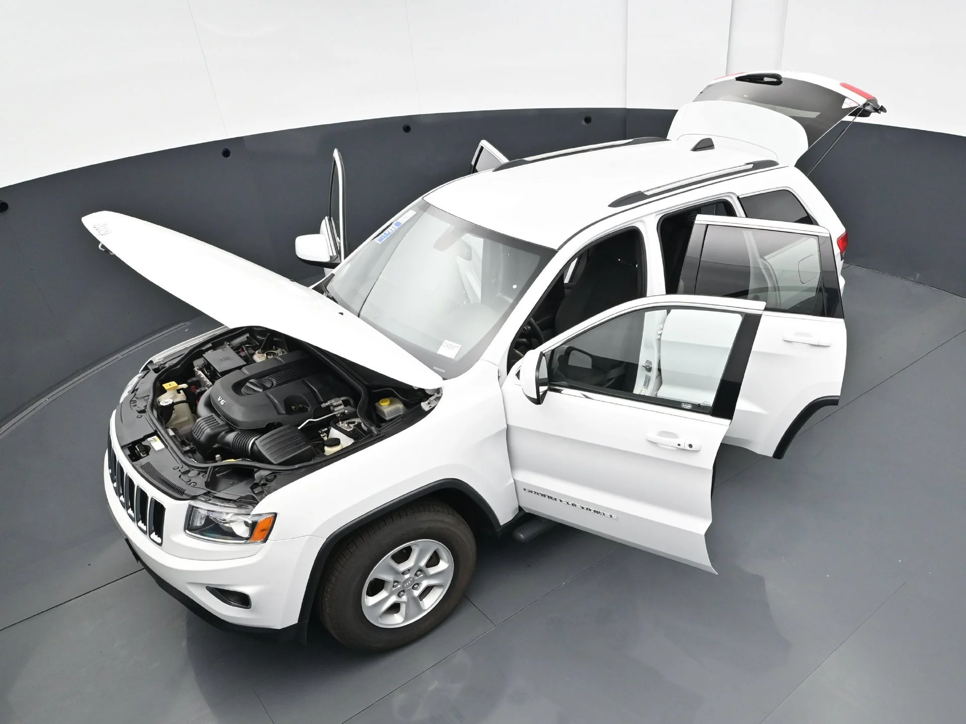 Used 2015 Bright White Clearcoat Jeep Laredo image 40