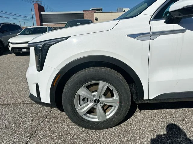 New 2026 White Pearl Kia LX image 20