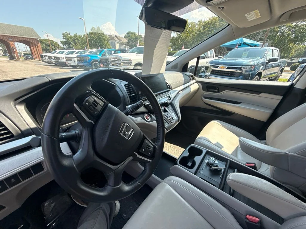 Used 2025 Silver Honda EX-L image 15