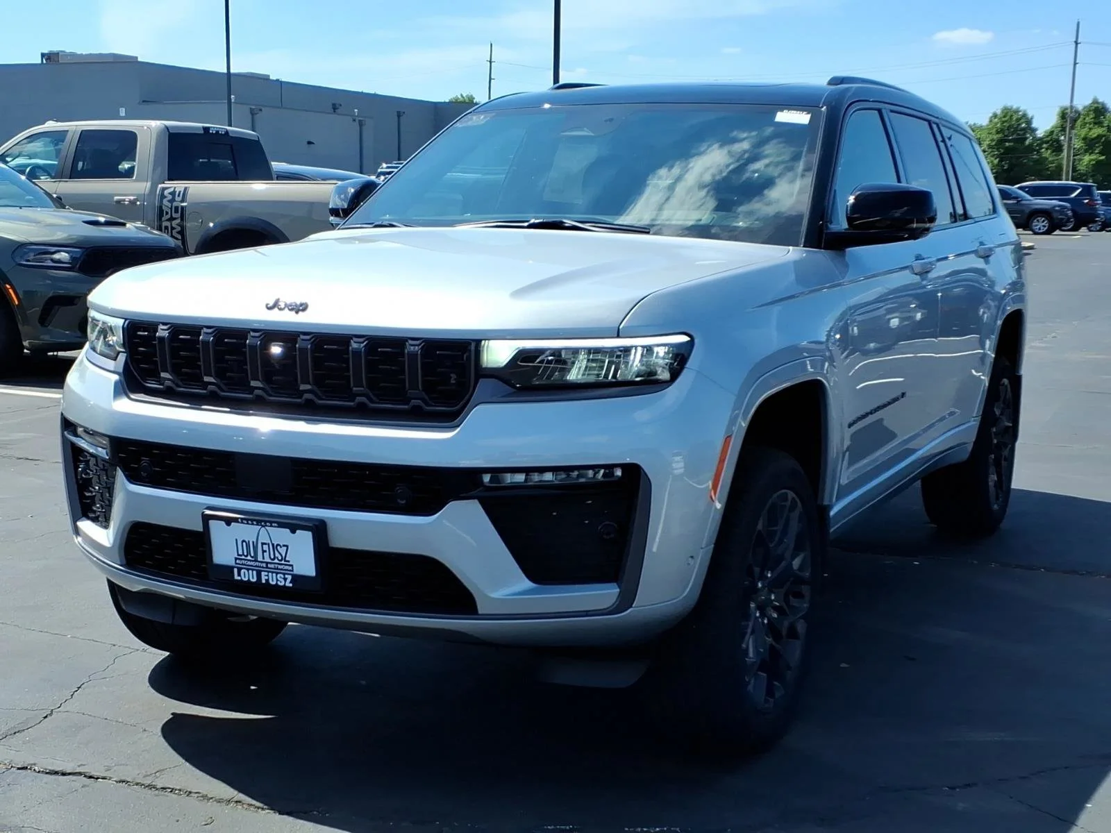 New 2026 Silver Zynith Exterior Paint Jeep Summit image 2