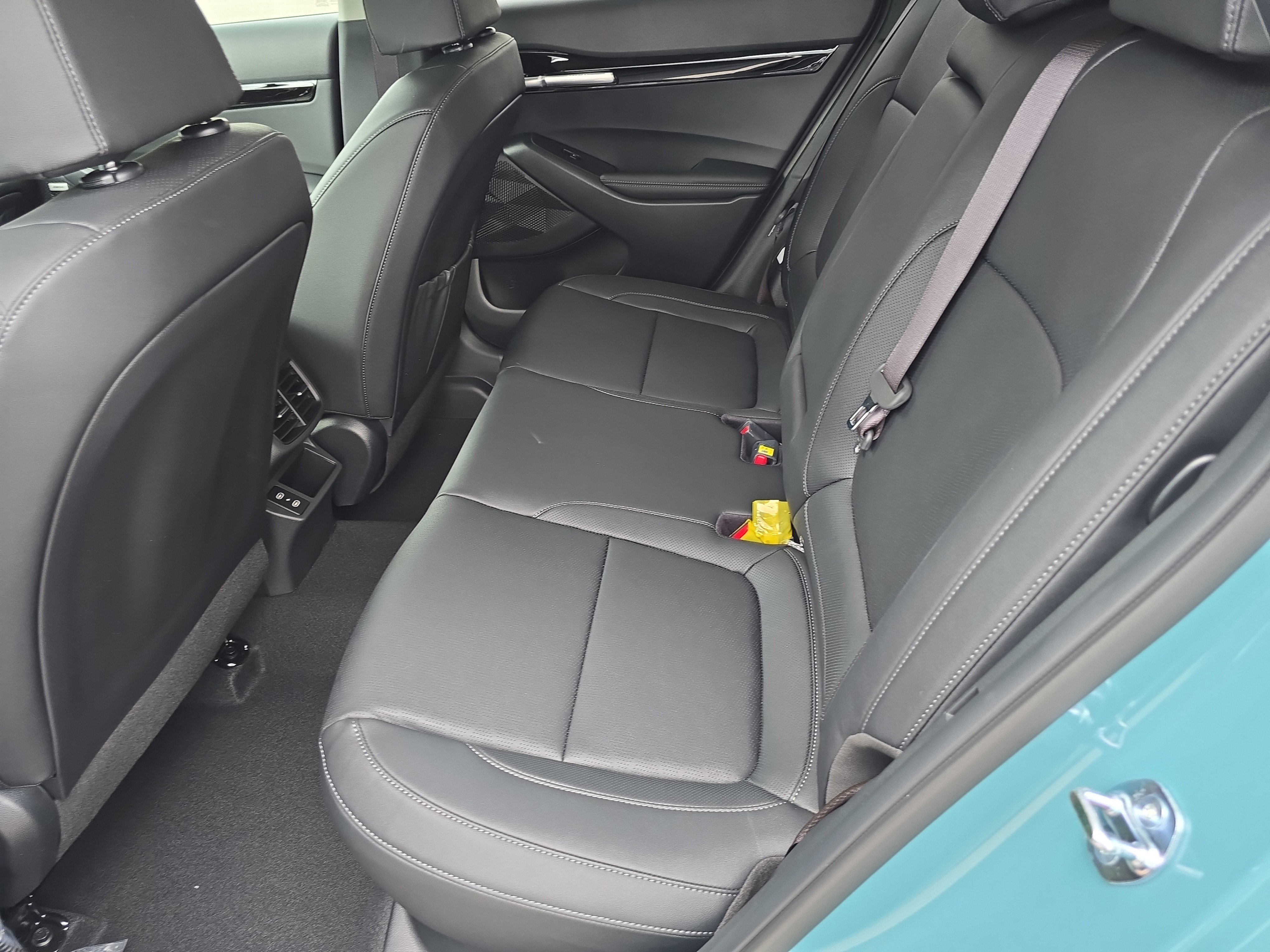 New 2026 Pluton Blue / Black Roof Kia SX image 17