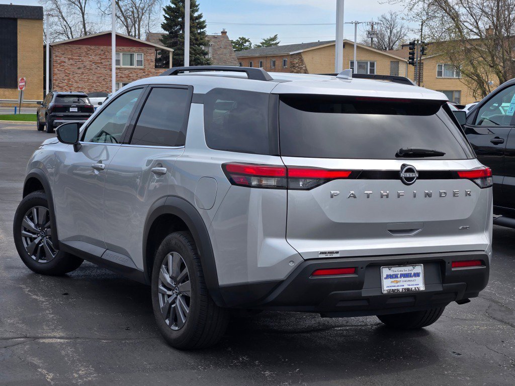 2025 Nissan Pathfinder SV - Photo 17