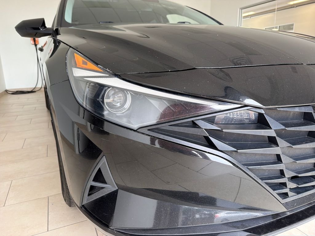 Used 2022 Black Hyundai SEL image 9