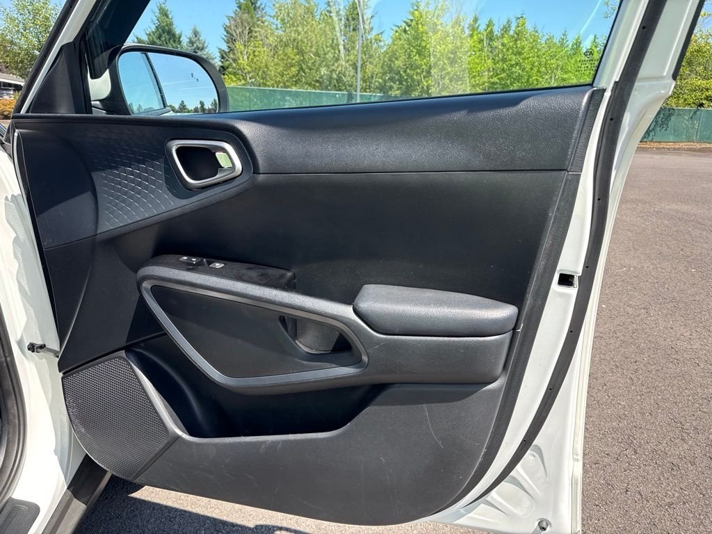Used 2023 Snow White Pearl Kia EX image 26