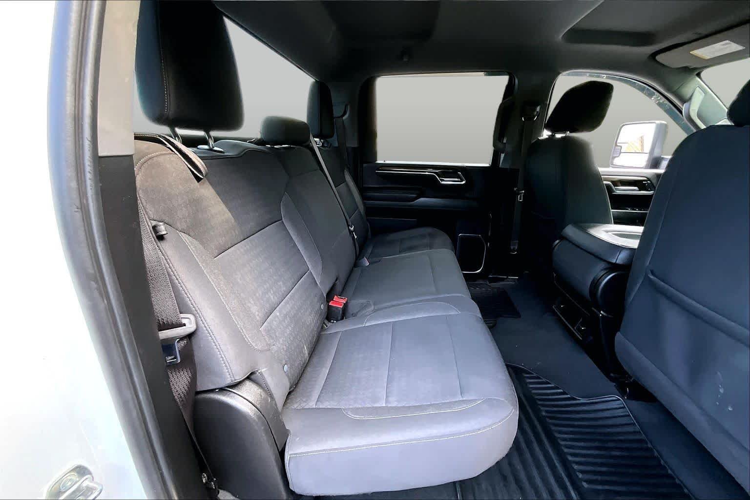 Used 2024 Summit White Chevrolet LT image 18