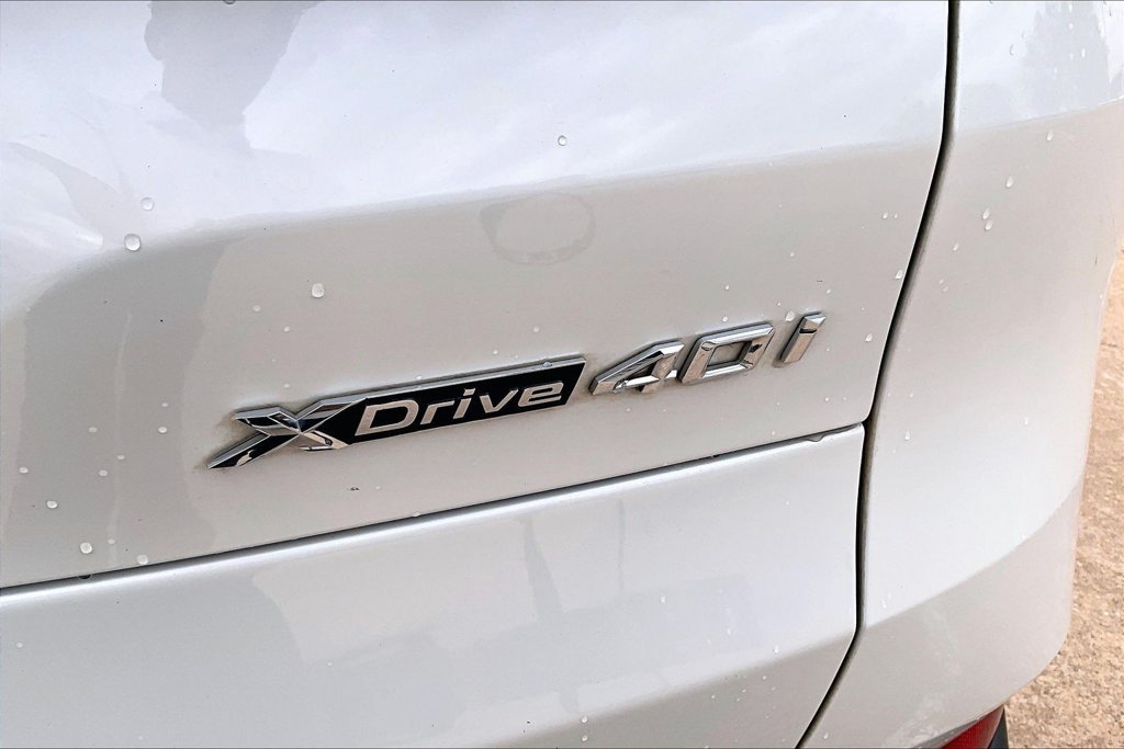 Used 2024 White BMW xDrive40i image 31
