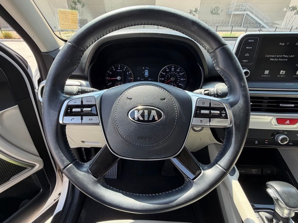Used 2021 White Kia S image 14